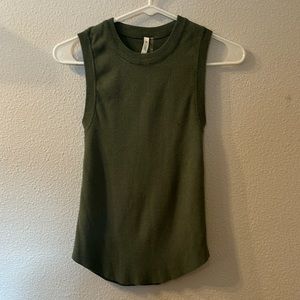 Be Cool tank top sweater size M/L